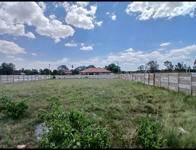 1,018M² VACANT LAND FOR SALE IN KOOKRUS